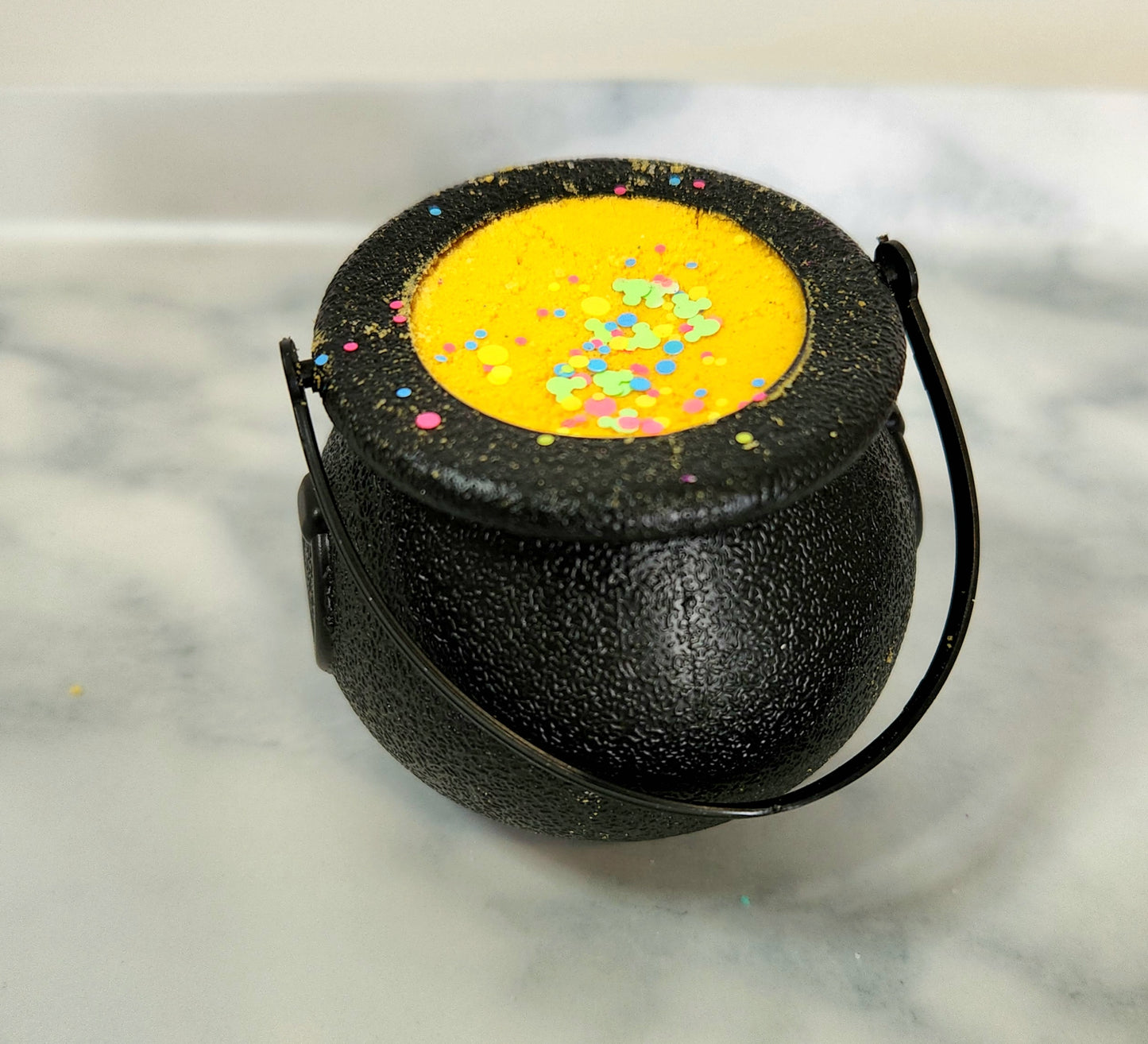 Bombe de bain moussante Marmite avec surprise à l'intérieur